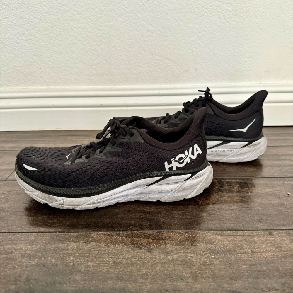 Hoka one Clifton 8 Running Athletic Tennis Shoes Sneakers Black White Men’s 9 2E